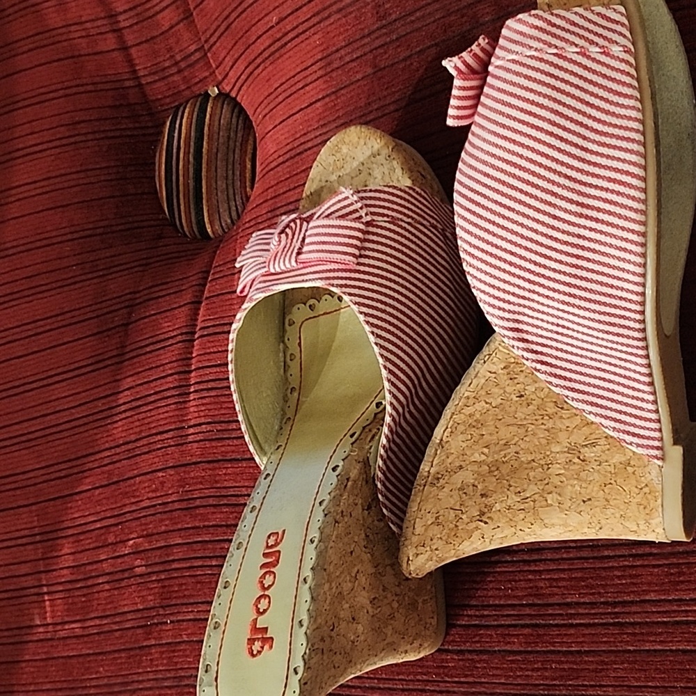 Shoes - Picture 4 of 6